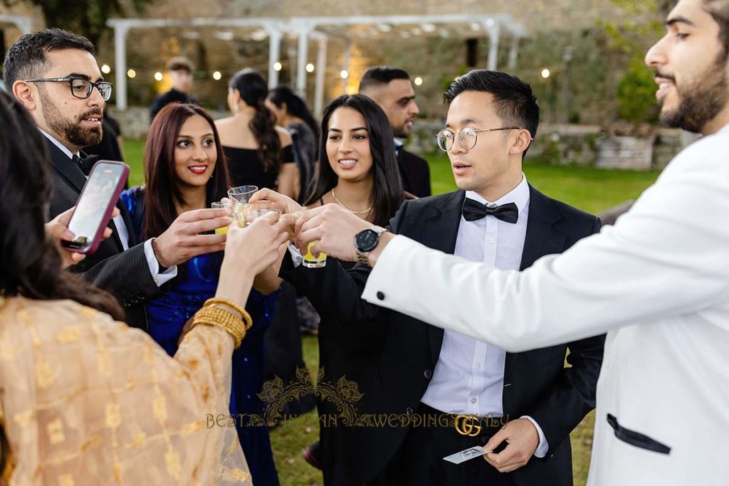 cocktail hour indian wedding reception italy 1024x683 - Beautyful Hindu wedding in Italy despite the bad weather