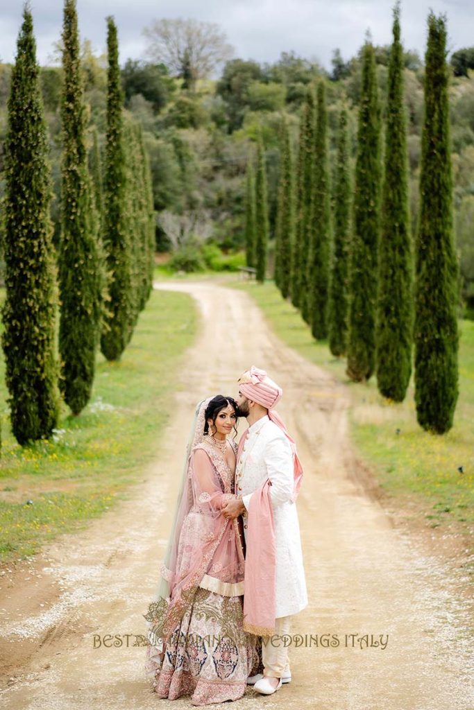 cypresses road indian couple 683x1024 - Beautyful Hindu wedding in Italy despite the bad weather