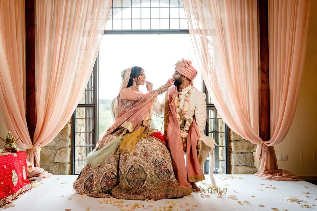 hindu couple wedding ceremony italy 1024x683 - Beautyful Hindu wedding in Italy despite the bad weather