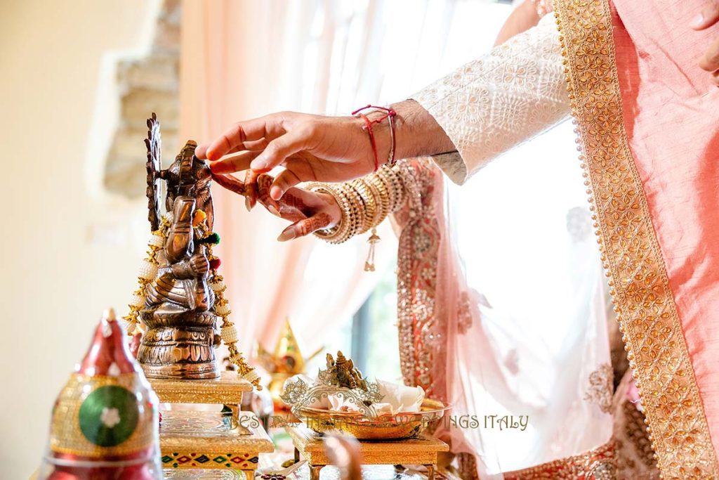 hindu wedding worship 1024x683 - Beautyful Hindu wedding in Italy despite the bad weather