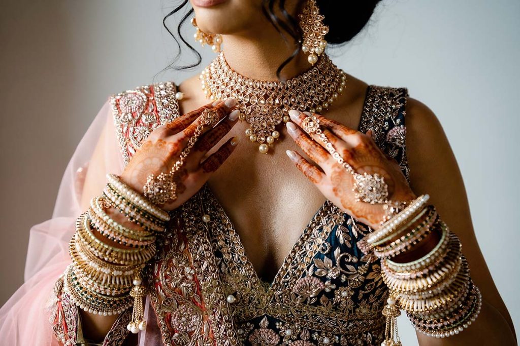 indian bridal jewellery 1024x683 - Beautyful Hindu wedding in Italy despite the bad weather