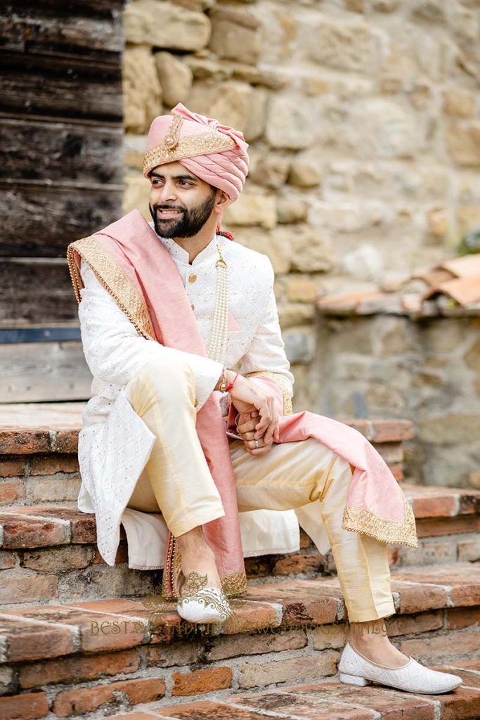 indian groom italy 683x1024 - Beautyful Hindu wedding in Italy despite the bad weather