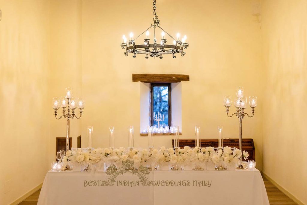 total white reception decor 1024x683 - Beautyful Hindu wedding in Italy despite the bad weather