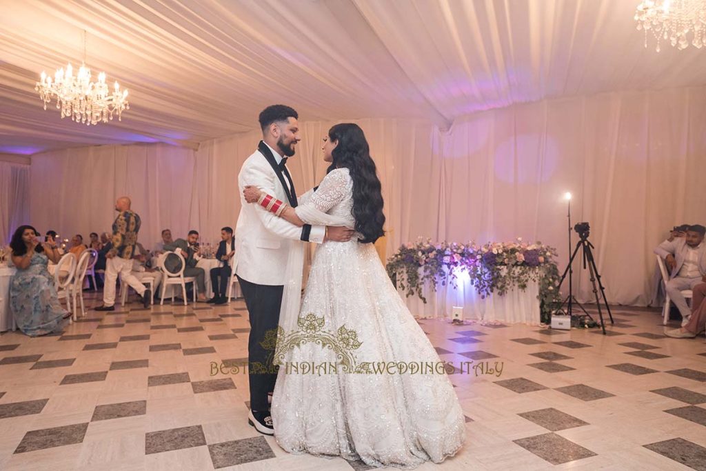 first dance sikh couple sorrento 1024x683 - Traditional Sikh wedding in a breathtaking seaview Villa in Italy