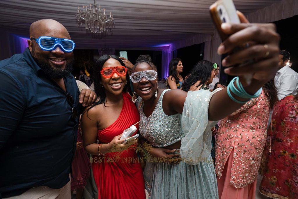 indian guests wedding italy 1024x683 - Traditional Sikh wedding in a breathtaking seaview Villa in Italy