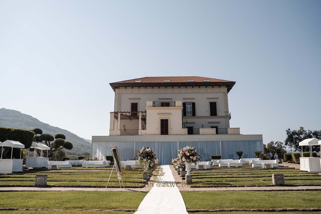 indian wedding ceremony decor 1024x683 - Traditional Sikh wedding in a breathtaking seaview Villa in Italy