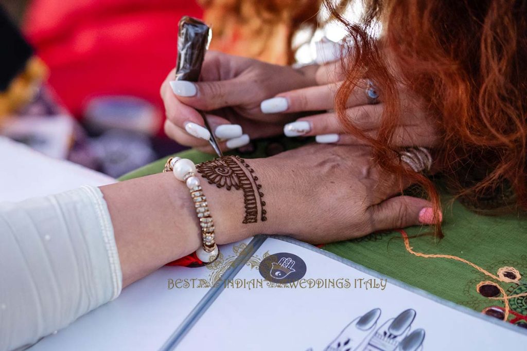 mehndi artist italy 1024x683 - Sikh pre-wedding event with the backdrop of the crystalline sea