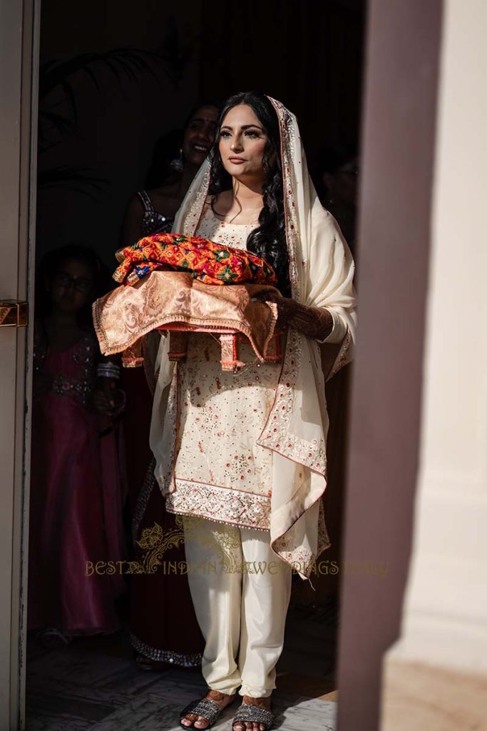 sikh bride pre wedding ceremony 683x1024 - Sikh pre-wedding event with the backdrop of the crystalline sea