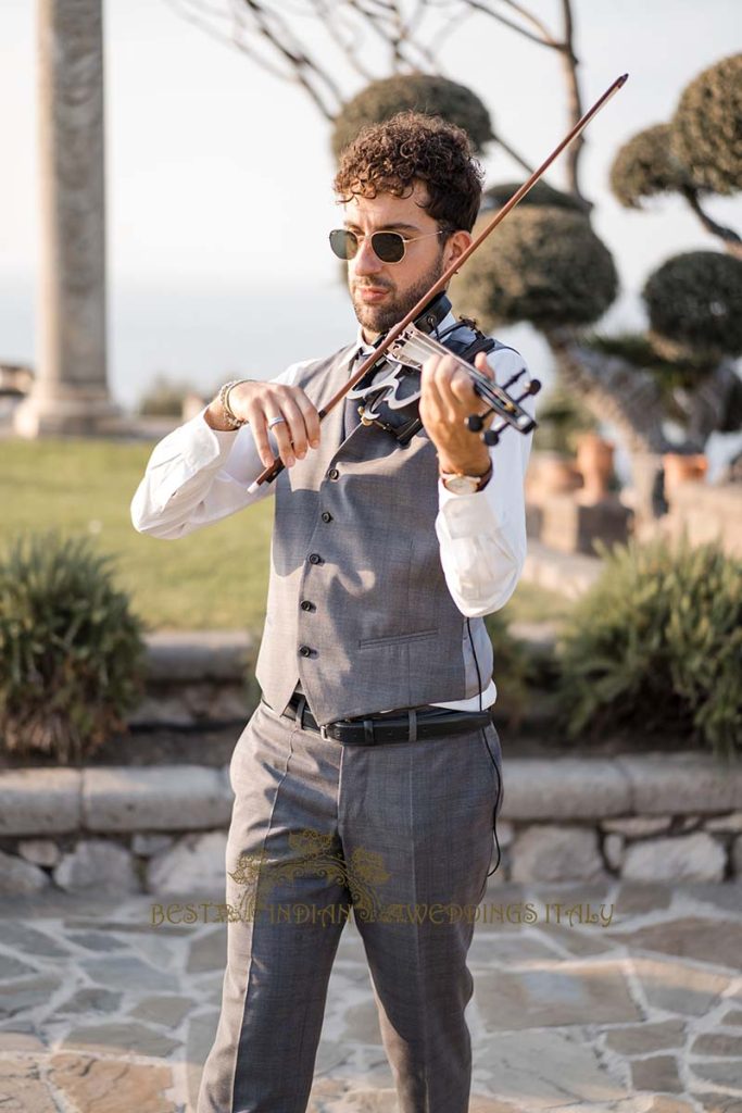 violin player indian wedding italy 683x1024 - Traditional Sikh wedding in a breathtaking seaview Villa in Italy