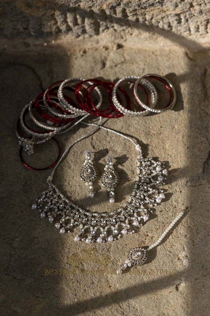 indian bridal jewellery 681x1024 - Romantic Hindu Wedding in an Italian Castle: A Serene Union in Umbria