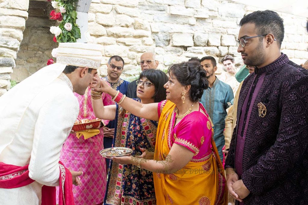 indian wedding ritual italy 1024x684 - Romantic Hindu Wedding in an Italian Castle: A Serene Union in Umbria