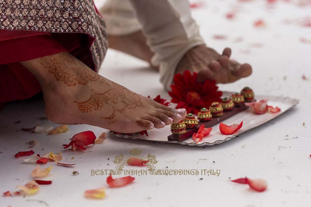 saptapadi hindu wedding ritual 1024x681 - Romantic Hindu Wedding in an Italian Castle: A Serene Union in Umbria