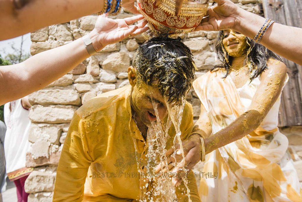 water shower haldi italy 1024x684 - Relaxing Indian pre-wedding events in the heart of Italy