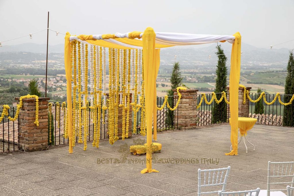 yellow haldi setup italy wedding 1024x683 - Relaxing Indian pre-wedding events in the heart of Italy